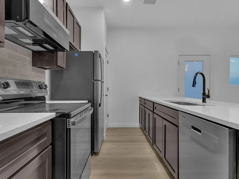 1519 Golden Hill Ter — Photo 17