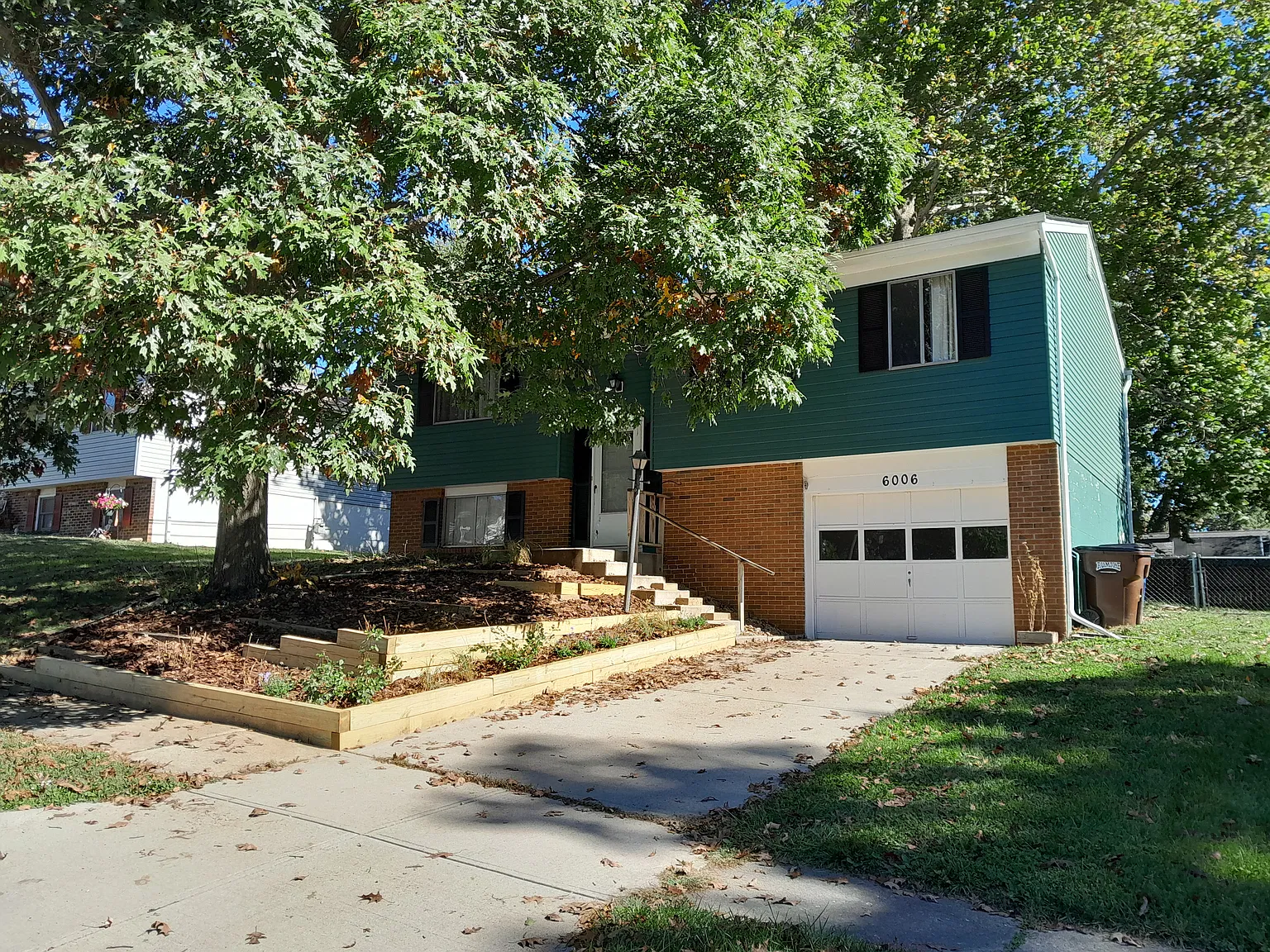 3 bed, 1.5 bath, 1470 sqft, $2,000 — Photo 2