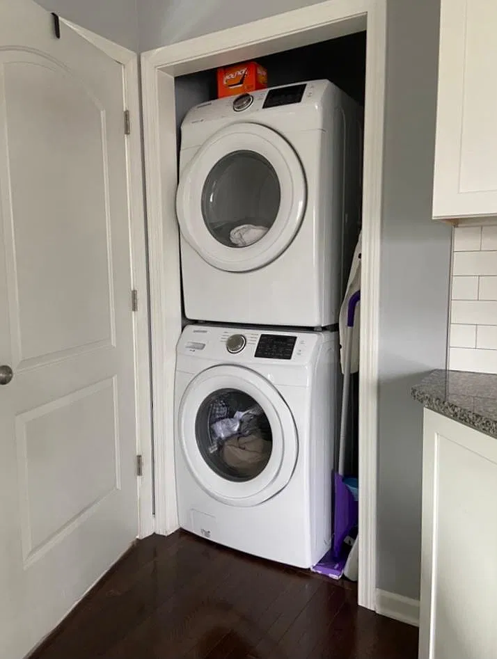 2 bed, 1054 sqft, $2,400 — Photo 3