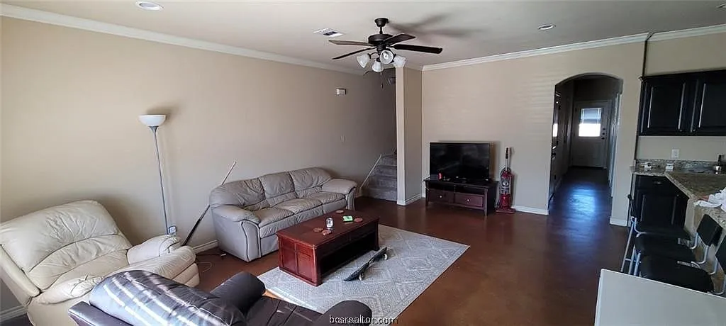 4 bed, 1853 sqft, $606 — Photo 2