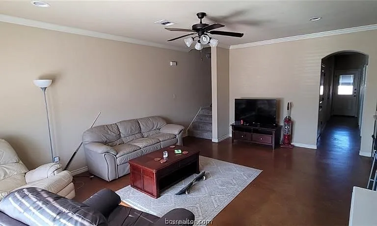 106 Knox Dr — Photo 2