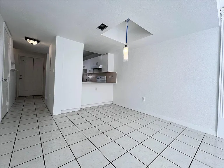 519 W 68th St #4 — Photo 5