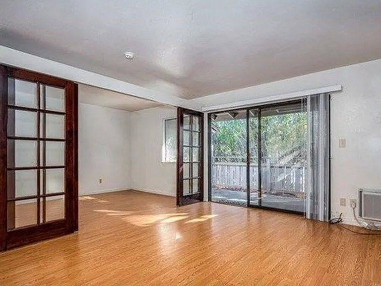 101 Kinross Dr #4 — Photo 2