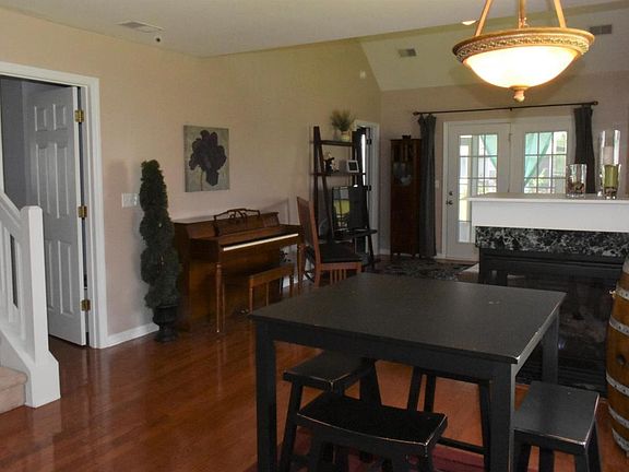 5th image of 900 Buckthorn Cir