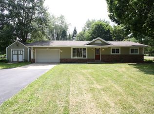N58W39665 Sunnyfield Dr, Oconomowoc, WI 53066