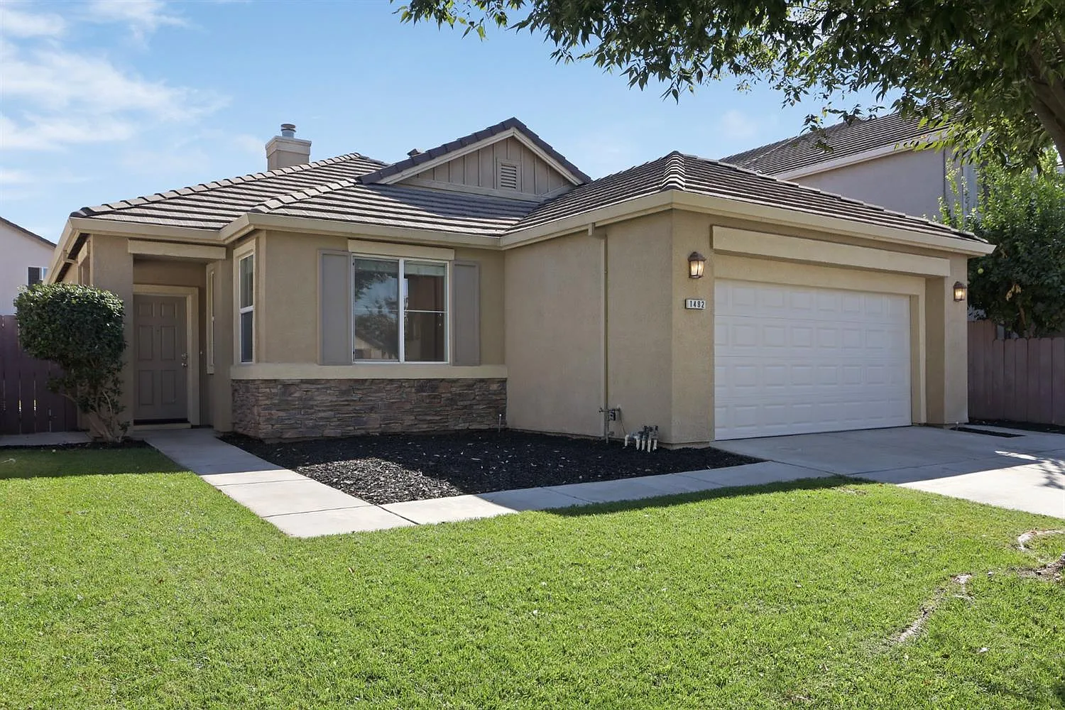 1482 Swallow Tail Ln photo 1