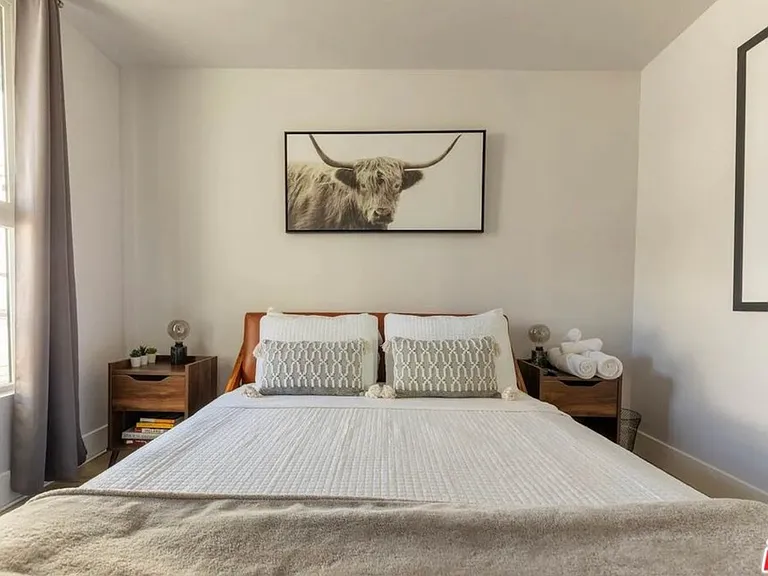 928 E 66th St #1 — Photo 17