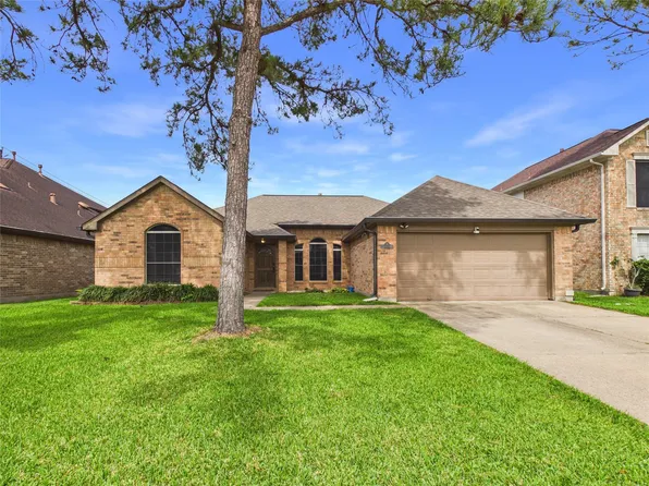 1105 Glencrest Dr, La Porte, TX 77571