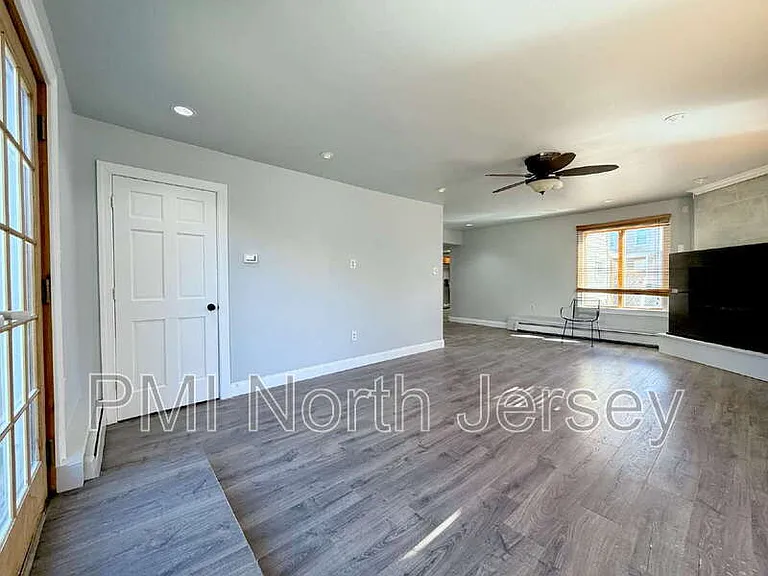 227 Washington Ave — Photo 10