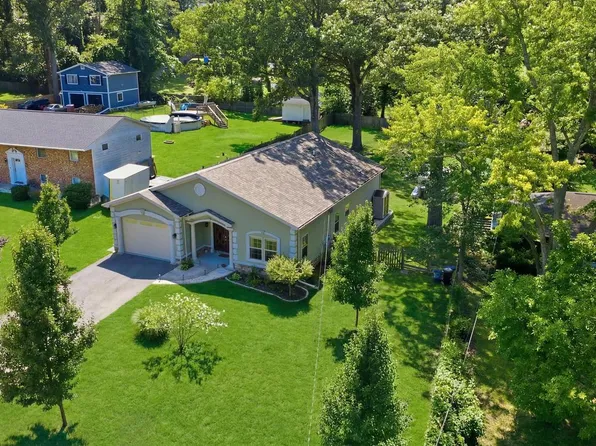 7714 Lee Dr, Pasadena, MD 21122