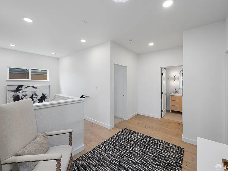 628 Los Palmos Dr — Photo 65
