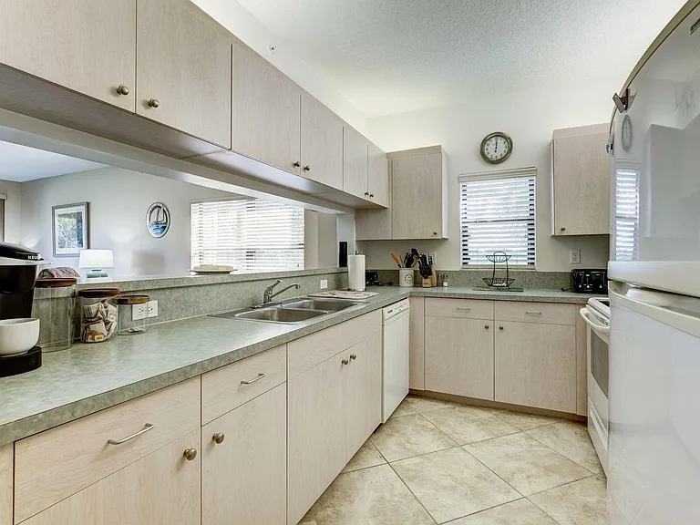 300 Uno Lago Dr #305 — Photo 11