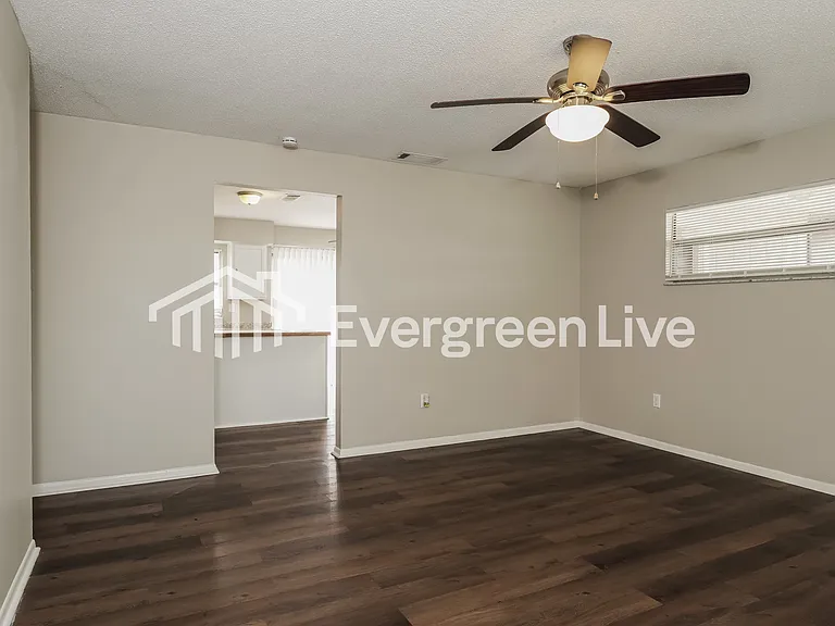 946 Keen Ct — Photo 2