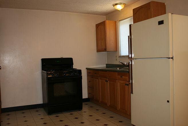 Equipped kitchen- 18 cubic feet Whirlpool refrigerator, Deluxe full size stove