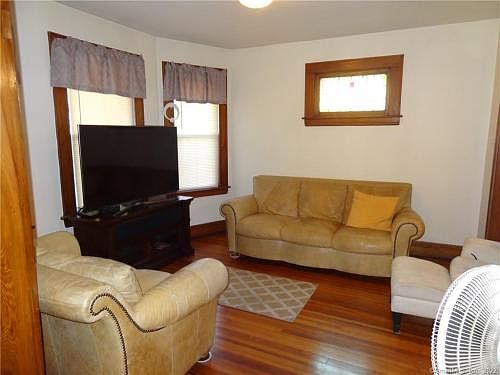 4th image of 55 Woodland Ave