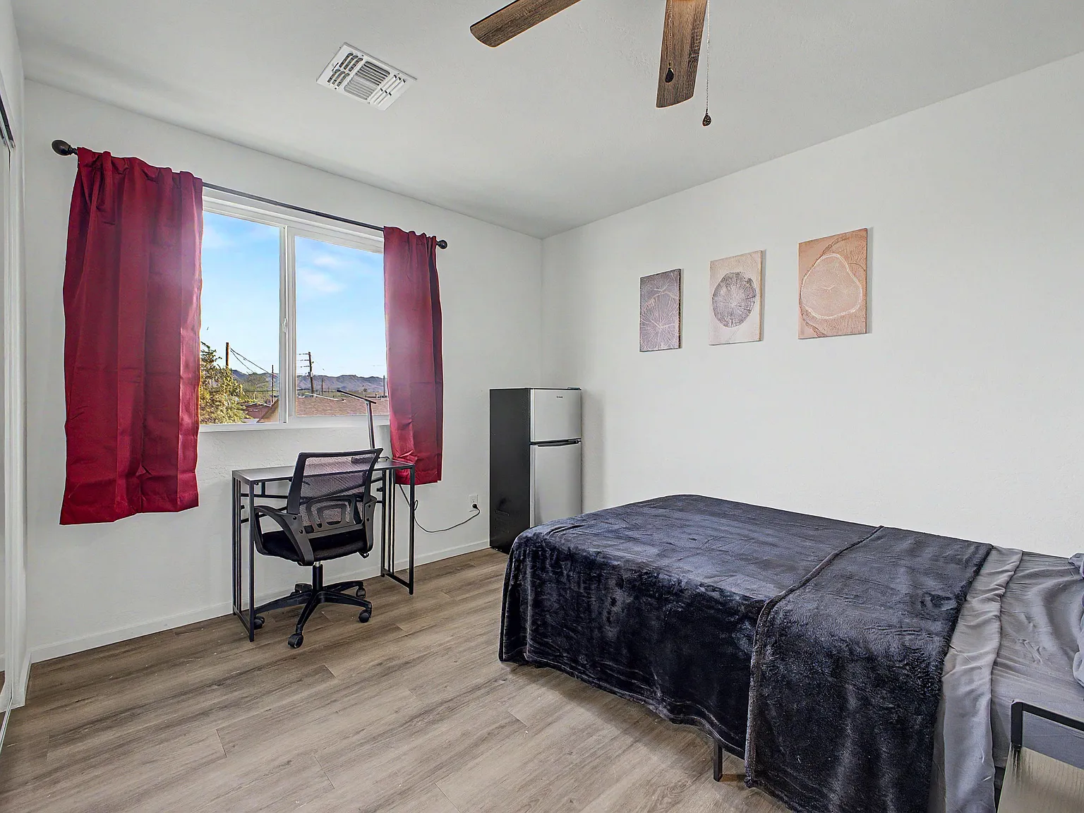 4 bed, 2.0 bath, 1020 sqft, $819 — Photo 2