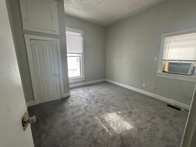 1305 W Jackson St — Photo 5