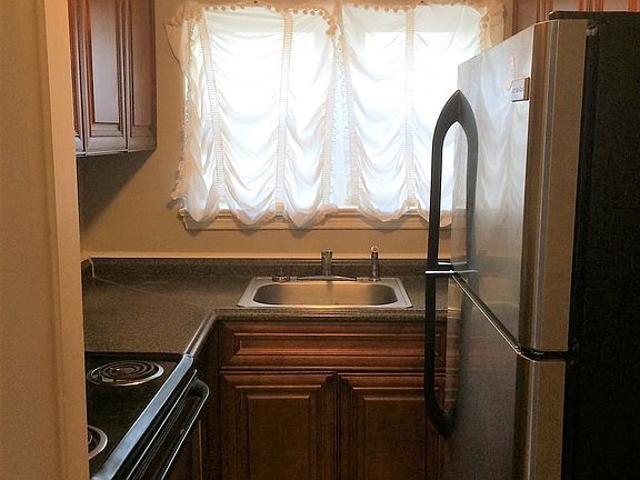 5th image of 1316 Potomac Ave #8