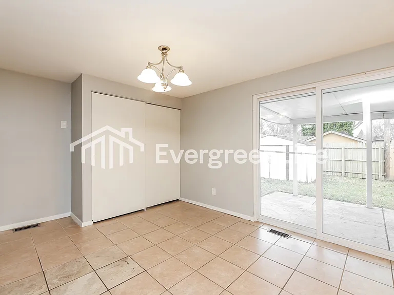 211 Silverstone Dr — Photo 5