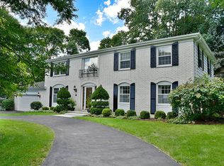 2895 Santa Maria Dr, Brookfield, WI 53005