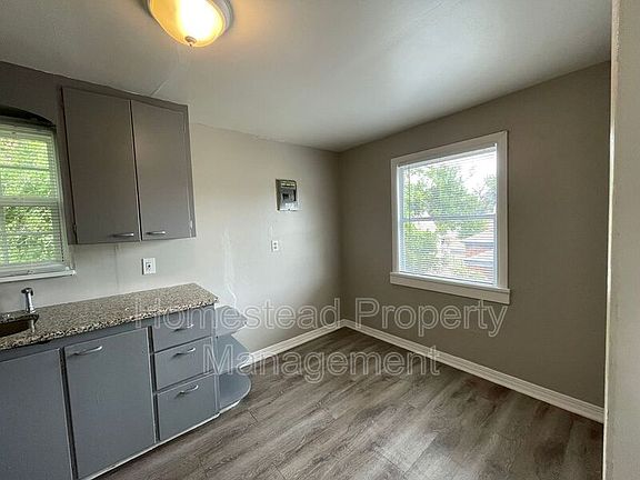 5th image of 1722 E Madison St