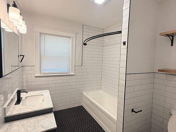 5th image of 27 Lyndhurst St Floor 1