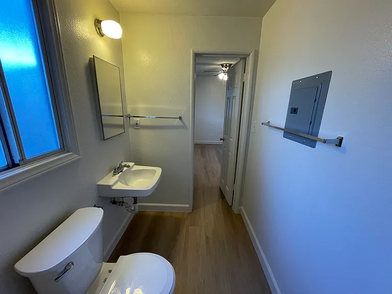 1196 W Valencia Dr #E — Photo 14