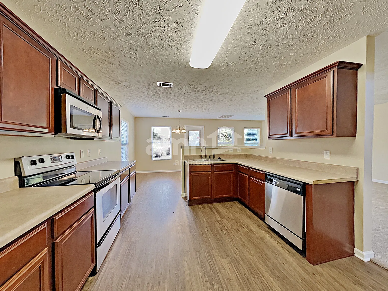3 bed, 2.5 bath, 2244 sqft, $2,430 — Photo 3