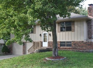 608 SW 36th St, Lees Summit, MO 64082