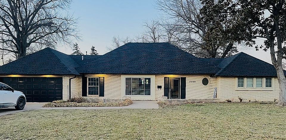 1st image of 2509 Robin Rd