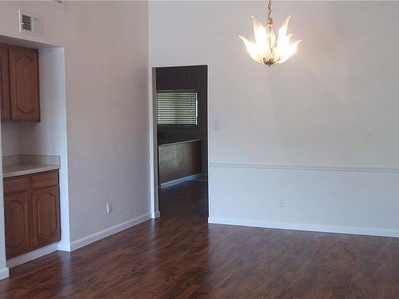 4th image of 1509 Bandera Dr