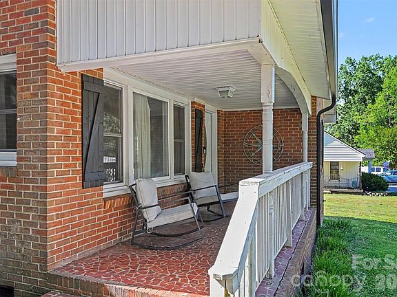 2nd image of 407 S Beaver St