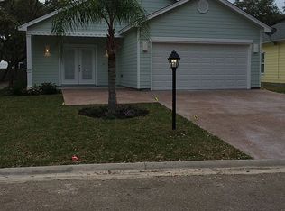 11 Primrose Dr, Rockport, TX 78382