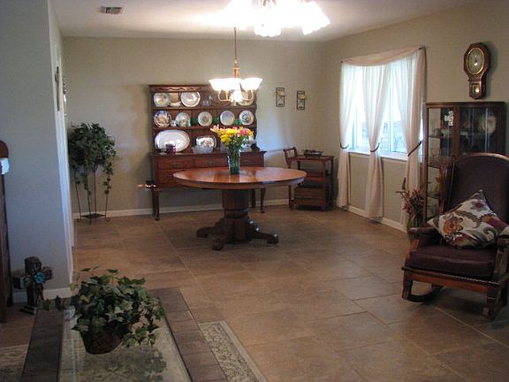 3rd image of 221 Carol Ln