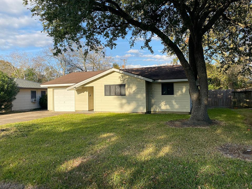 1st image of 310 Landry Dr