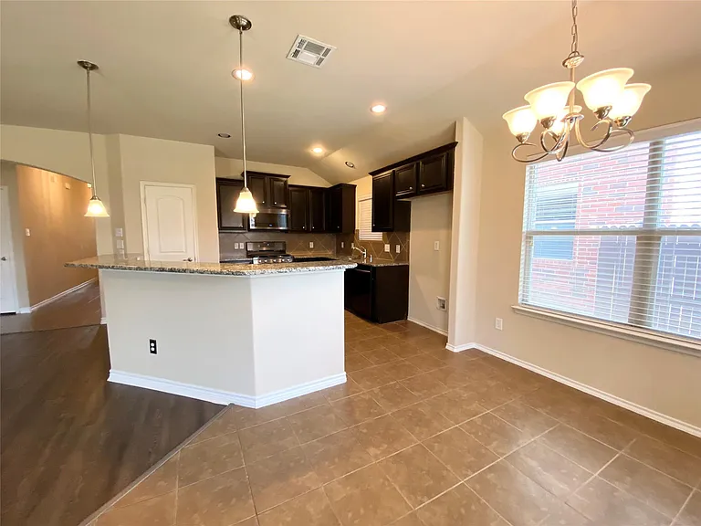848 Lake Forest Trl — Photo 5