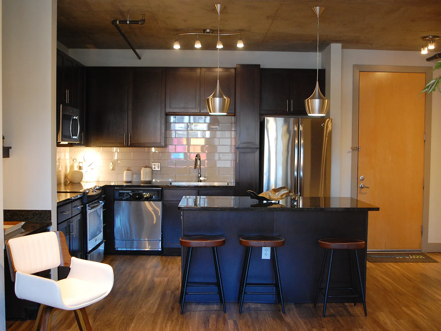 1 bed, 841 sqft, $1,548 — Photo 3