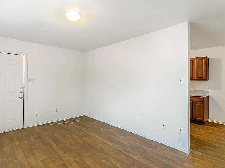 2907 La Salle St — Photo 23