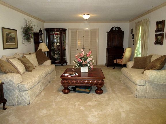 5th image of 1007 King Richard Blvd