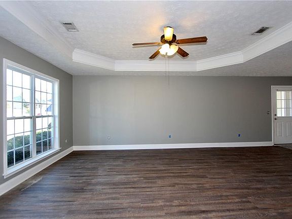 3rd image of 674 Mill Pond Dr