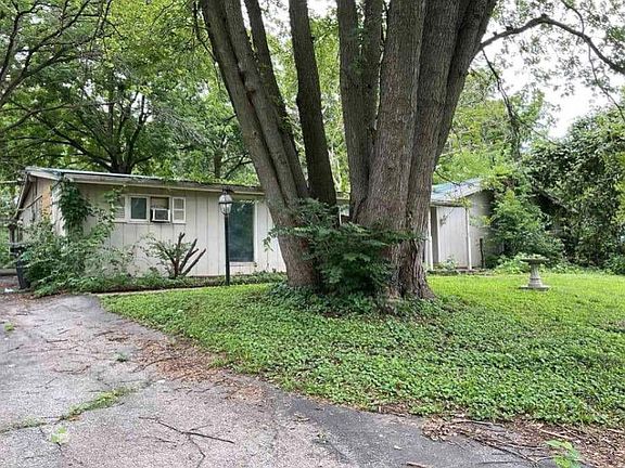 2nd image of 123 Red Bud Dr