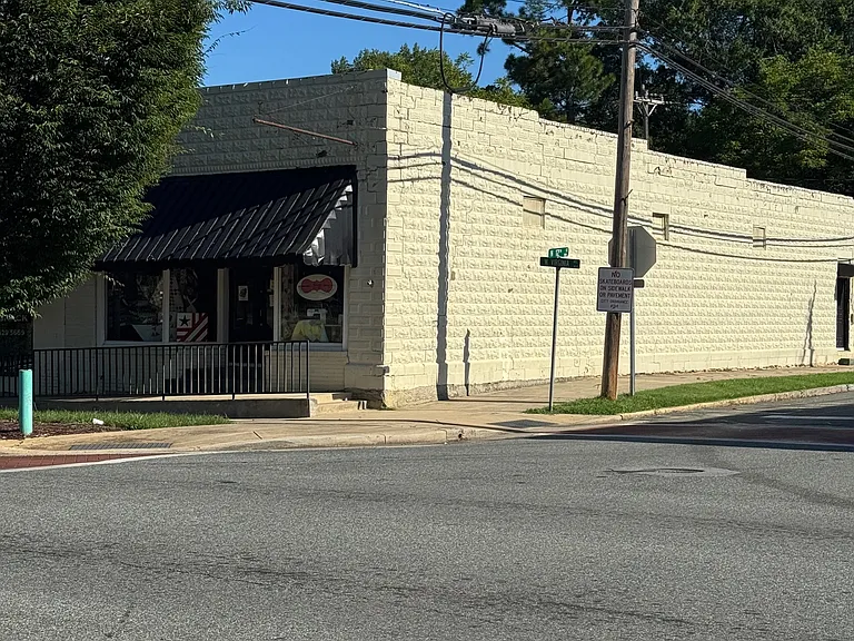 102 W Virginia Ave — Photo 4