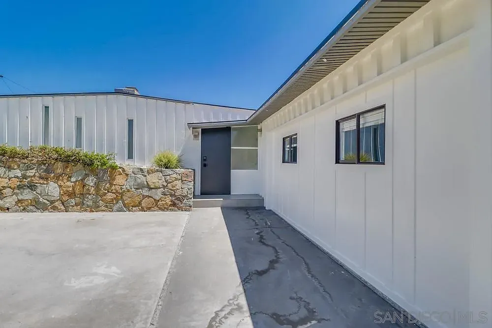 4 bed, 2.0 bath, 1800 sqft, $7,895 — Photo 4