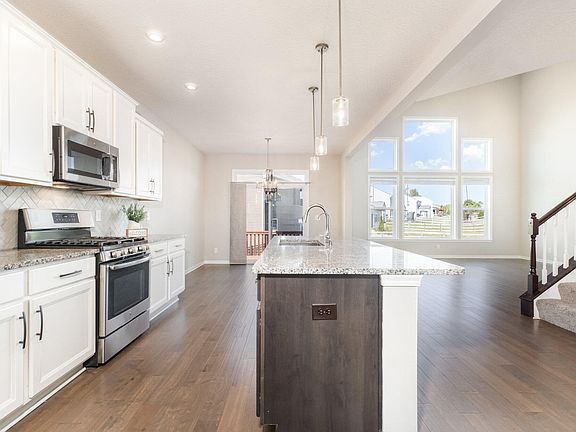 5th image of 10086 Meadow Glen Dr