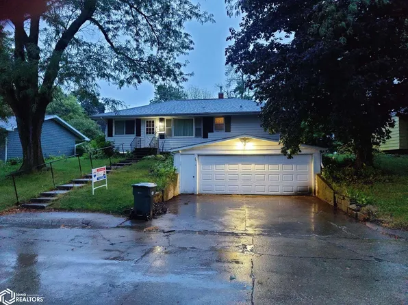 419 Sunset Dr, Brooklyn, IA 52211