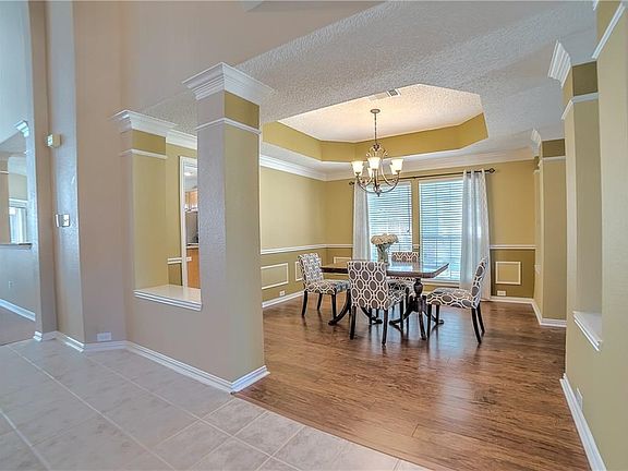 5th image of 940 Southwood Dr