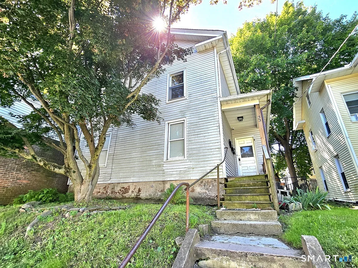 2 bed, 1.0 bath, 1763 sqft, $1,250 — Photo 1