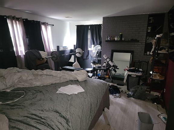4th image of 427 Devon Ln
