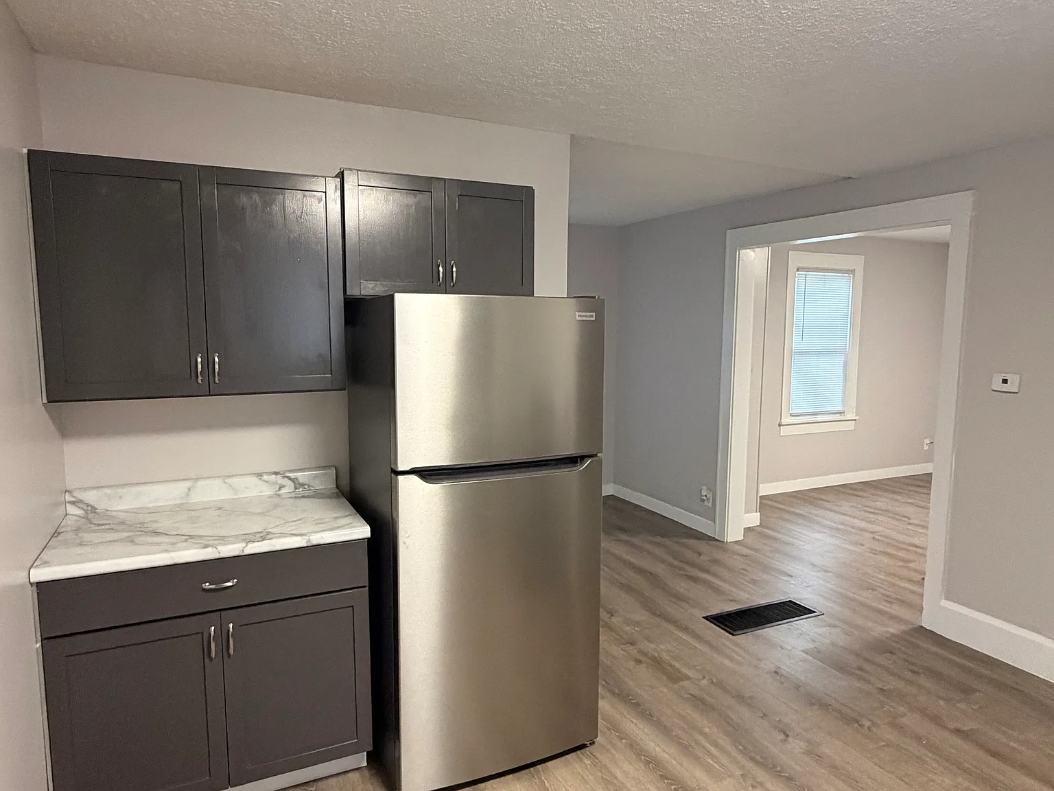 2 bed, 917 sqft, $1,300 — Photo 3