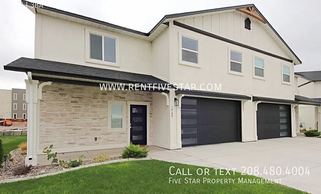 Luxury 3 Bedroom Townhome Built 2024! — Photo 1